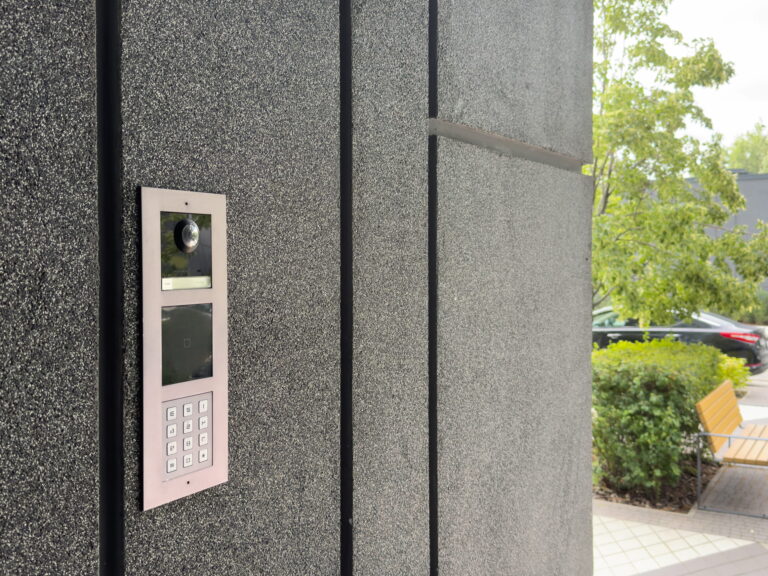 servicios de empresas de electricidad (7) porteros automáticos y videoporteros